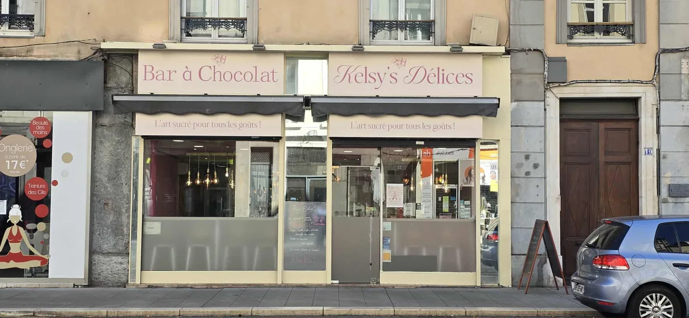 Devanture de Kelsy's Délices, 19 rue Lesdiguières dans le centre-ville de Grenoble