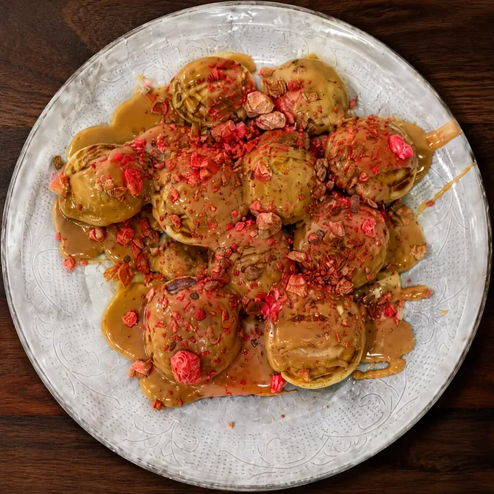 Dix mini pancakes au chocolat Dulcey et pralines roses, la spéciale Louann